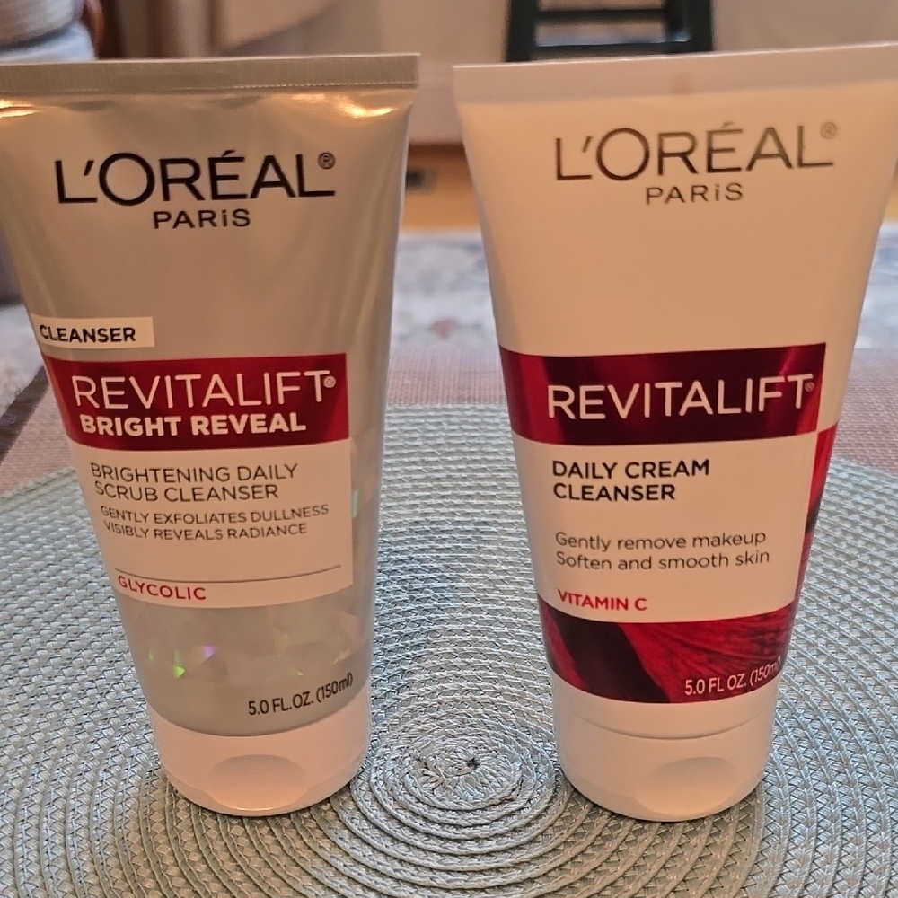 LOREAL BRAND WOMEN'S REVITALIFT CLEANSER BUNDLE OF 2